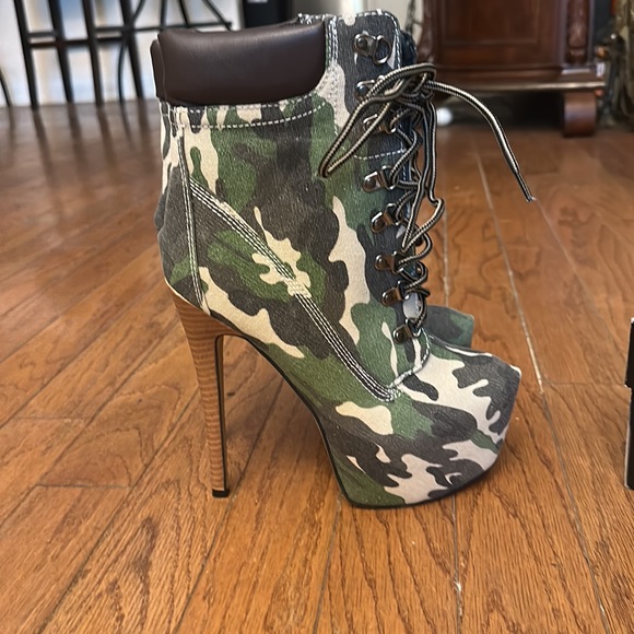 Brand new, never tried on camo platform booties. - Picture 3 of 5